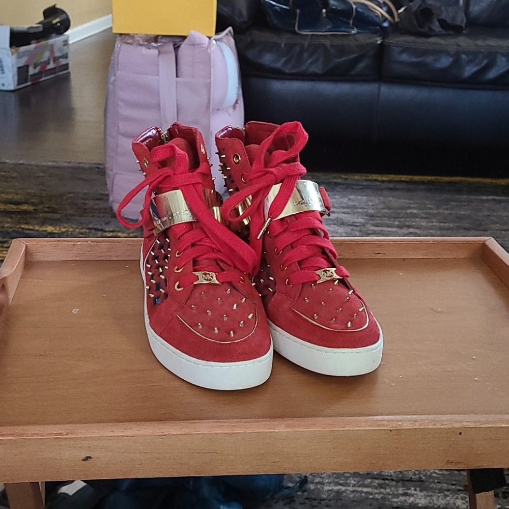 Sneakers